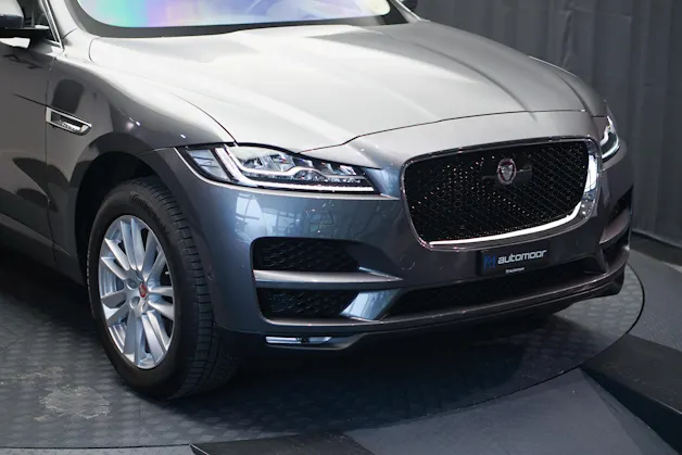Jaguar F-Pace 30t 2.0 Prestige AWD Automatik *CH-Fahrzeug* *Panoramadach* *Assistenzpaket