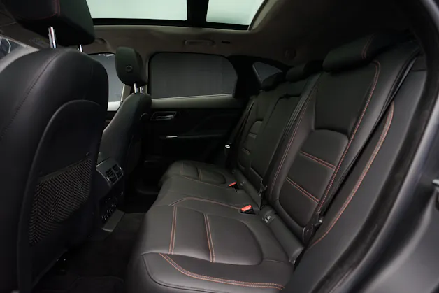 Jaguar F-Pace 30t 2.0 Prestige AWD Automatik *CH-Fahrzeug* *Panoramadach* *Assistenzpaket