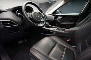 Jaguar F-Pace 30t 2.0 Prestige AWD Automatik *CH-Fahrzeug* *Panoramadach* *Assistenzpaket