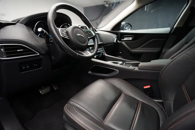 Jaguar F-Pace 30t 2.0 Prestige AWD Automatik *CH-Fahrzeug* *Panoramadach* *Assistenzpaket
