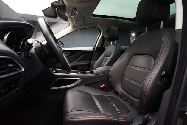 Jaguar F-Pace 30t 2.0 Prestige AWD Automatik *CH-Fahrzeug* *Panoramadach* *Assistenzpaket