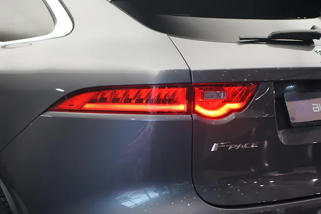 Jaguar F-Pace 30t 2.0 Prestige AWD Automatik *CH-Fahrzeug* *Panoramadach* *Assistenzpaket