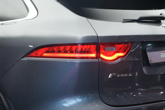 Jaguar F-Pace 30t 2.0 Prestige AWD Automatik *CH-Fahrzeug* *Panoramadach* *Assistenzpaket