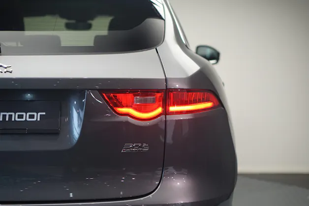 Jaguar F-Pace 30t 2.0 Prestige AWD Automatik *CH-Fahrzeug* *Panoramadach* *Assistenzpaket