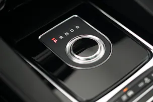 Jaguar F-Pace 30t 2.0 Prestige AWD Automatik *CH-Fahrzeug* *Panoramadach* *Assistenzpaket