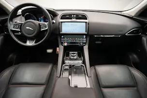 Jaguar F-Pace 30t 2.0 Prestige AWD Automatik *CH-Fahrzeug* *Panoramadach* *Assistenzpaket