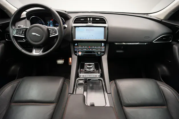 Jaguar F-Pace 30t 2.0 Prestige AWD Automatik *CH-Fahrzeug* *Panoramadach* *Assistenzpaket