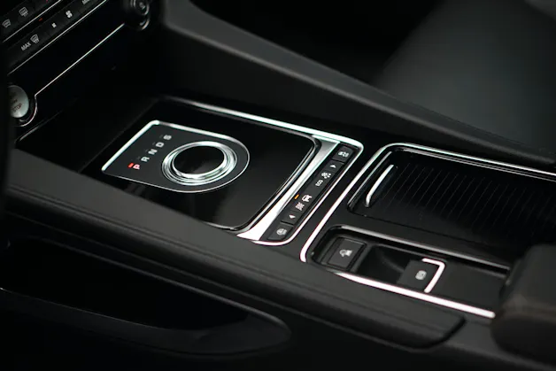 Jaguar F-Pace 30t 2.0 Prestige AWD Automatik *CH-Fahrzeug* *Panoramadach* *Assistenzpaket