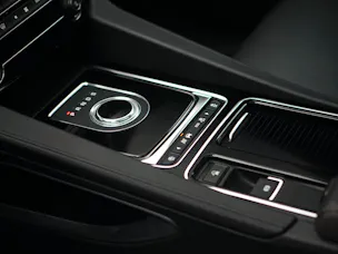 Jaguar F-Pace 30t 2.0 Prestige AWD Automatik *CH-Fahrzeug* *Panoramadach* *Assistenzpaket