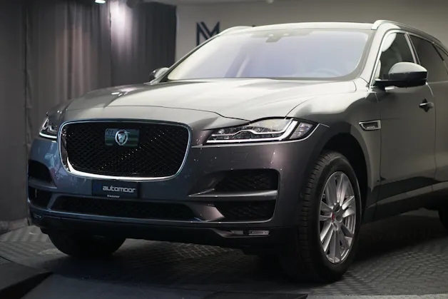 Jaguar F-Pace 30t 2.0 Prestige AWD Automatik *CH-Fahrzeug* *Panoramadach* *Assistenzpaket