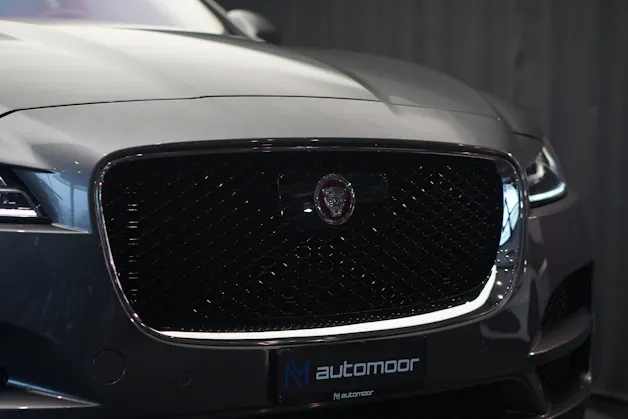 Jaguar F-Pace 30t 2.0 Prestige AWD Automatik *CH-Fahrzeug* *Panoramadach* *Assistenzpaket