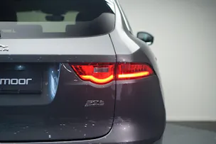 Jaguar F-Pace 30t 2.0 Prestige AWD Automatik *CH-Fahrzeug* *Panoramadach* *Assistenzpaket