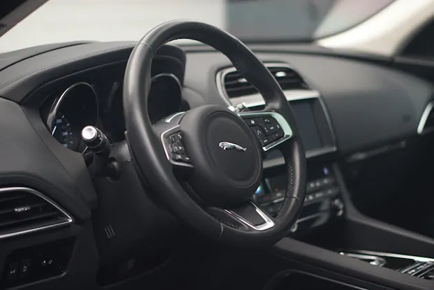 Jaguar F-Pace 30t 2.0 Prestige AWD Automatik *CH-Fahrzeug* *Panoramadach* *Assistenzpaket