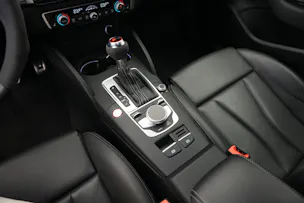 AUDI RS3 Limousine 2.5 TSI quattro S-tronic *Sportsitze* *Assistenzpaket* *B&O*