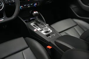 AUDI RS3 Limousine 2.5 TSI quattro S-tronic *Sportsitze* *Assistenzpaket* *B&O*