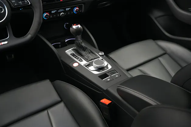 AUDI RS3 Limousine 2.5 TSI quattro S-tronic *Sportsitze* *Assistenzpaket* *B&O*