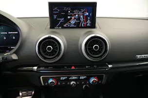 AUDI RS3 Limousine 2.5 TSI quattro S-tronic *Sportsitze* *Assistenzpaket* *B&O*