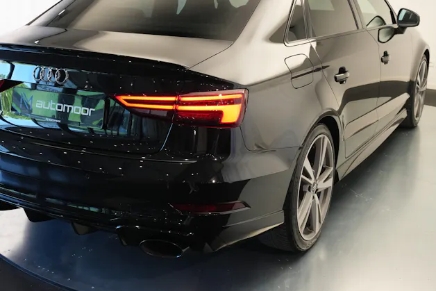 AUDI RS3 Limousine 2.5 TSI quattro S-tronic *Sportsitze* *Assistenzpaket* *B&O*