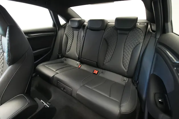 AUDI RS3 Limousine 2.5 TSI quattro S-tronic *Sportsitze* *Assistenzpaket* *B&O*