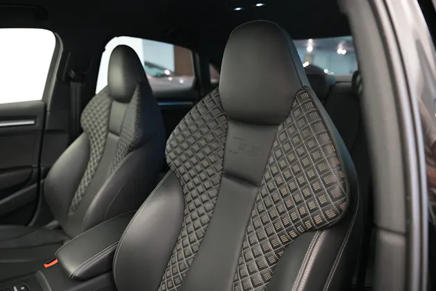 AUDI RS3 Limousine 2.5 TSI quattro S-tronic *Sportsitze* *Assistenzpaket* *B&O*