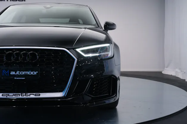 AUDI RS3 Limousine 2.5 TSI quattro S-tronic *Sportsitze* *Assistenzpaket*
