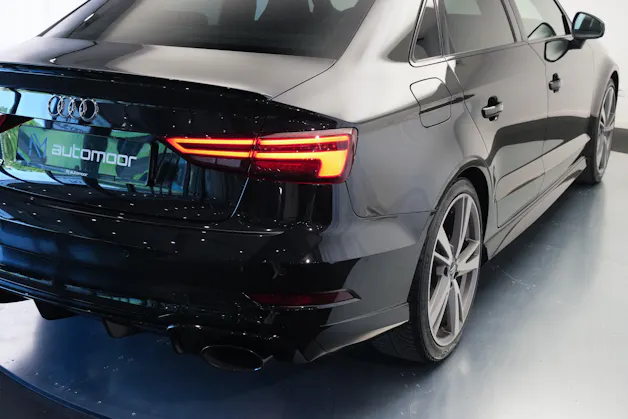 AUDI RS3 Limousine 2.5 TSI quattro S-tronic *Sportsitze* *Assistenzpaket*