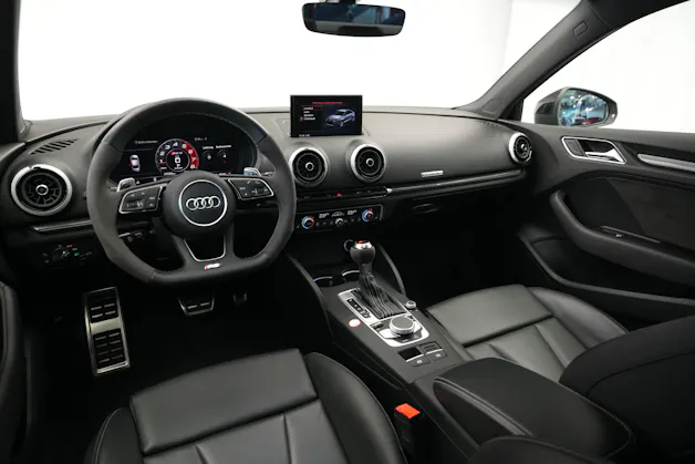 AUDI RS3 Limousine 2.5 TSI quattro S-tronic *Sportsitze* *Assistenzpaket* *B&O*