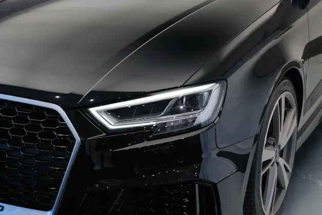 AUDI RS3 Limousine 2.5 TSI quattro S-tronic *Sportsitze* *Assistenzpaket*