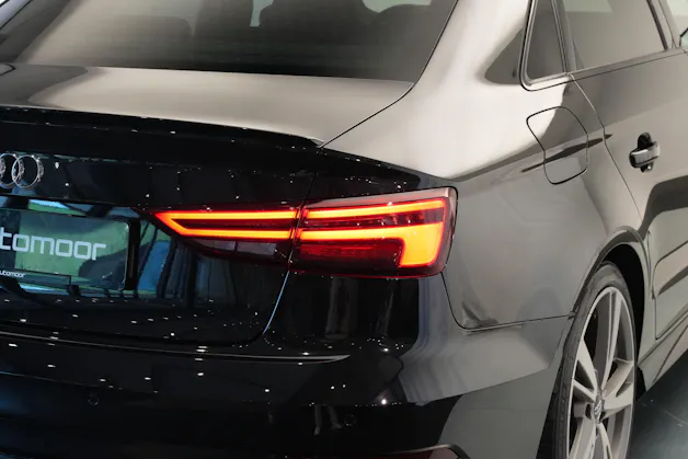 AUDI RS3 Limousine 2.5 TSI quattro S-tronic *Sportsitze* *Assistenzpaket* *B&O*
