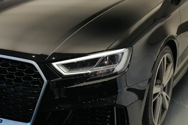 AUDI RS3 Limousine 2.5 TSI quattro S-tronic *Sportsitze* *Assistenzpaket* *B&O*