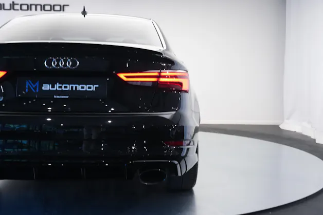 AUDI RS3 Limousine 2.5 TSI quattro S-tronic *Sportsitze* *Assistenzpaket*