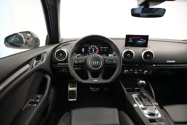 AUDI RS3 Limousine 2.5 TSI quattro S-tronic *Sportsitze* *Assistenzpaket* *B&O*