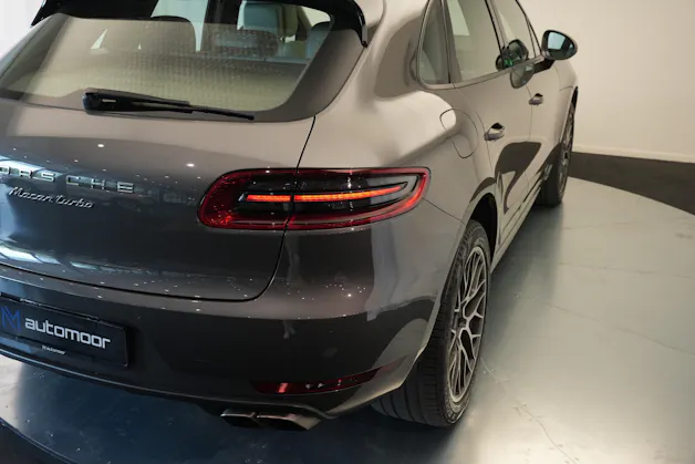 PORSCHE Macan Turbo PDK *CH-Fahrzeug* *Chrono*