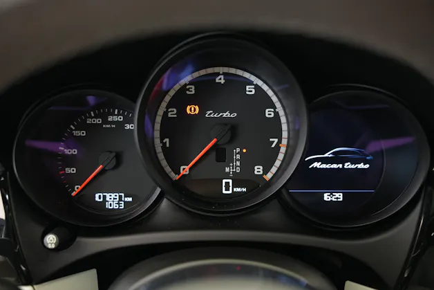 PORSCHE Macan Turbo PDK *CH-Fahrzeug* *Chrono*