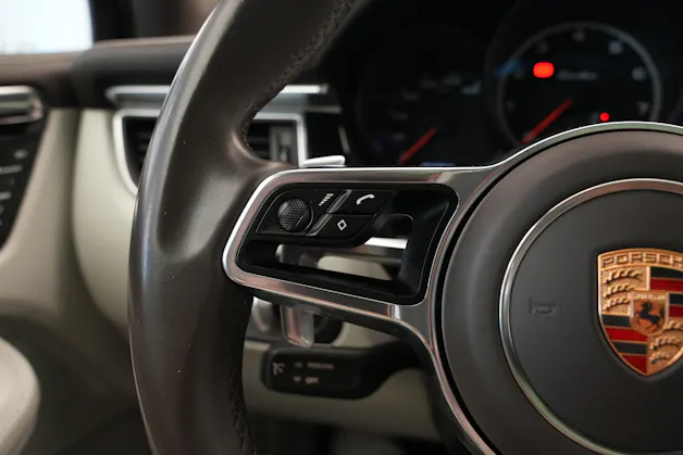 PORSCHE Macan Turbo PDK *CH-Fahrzeug* *Chrono*