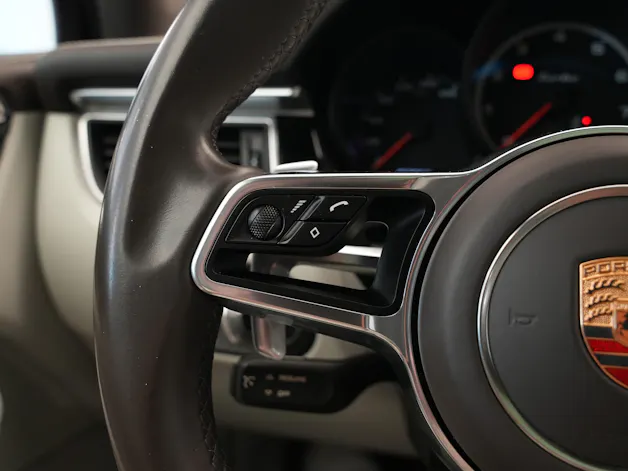 PORSCHE Macan Turbo PDK *CH-Fahrzeug* *Chrono*