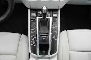PORSCHE Macan Turbo PDK *CH-Fahrzeug* *Chrono*