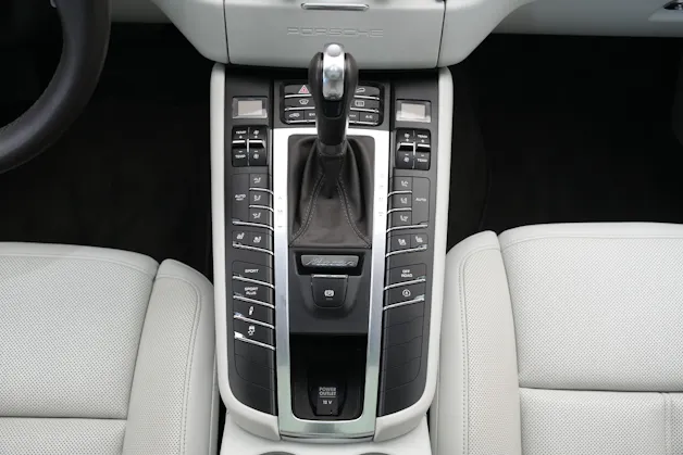 PORSCHE Macan Turbo PDK *CH-Fahrzeug* *Chrono*