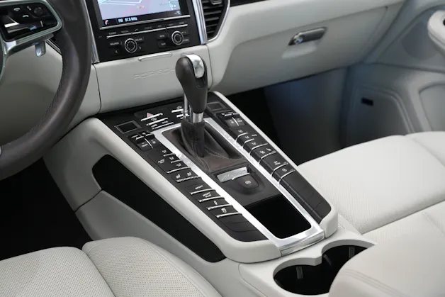 PORSCHE Macan Turbo PDK *CH-Fahrzeug* *Chrono*