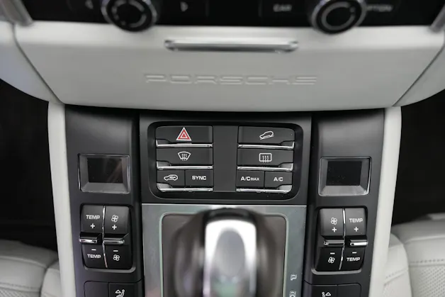 PORSCHE Macan Turbo PDK *CH-Fahrzeug* *Chrono*