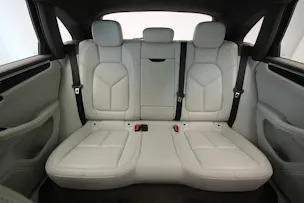 PORSCHE Macan Turbo PDK *CH-Fahrzeug* *Chrono*
