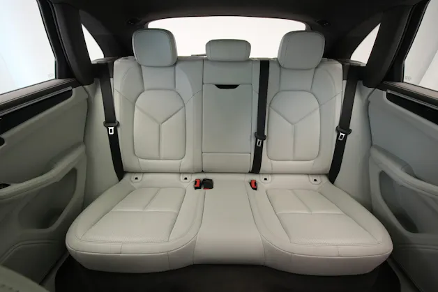 PORSCHE Macan Turbo PDK *CH-Fahrzeug* *Chrono*