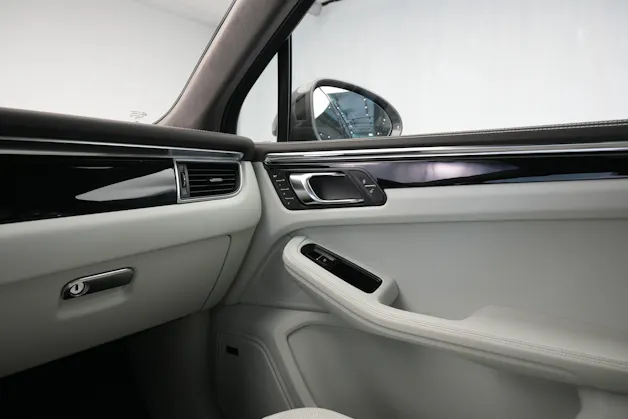 PORSCHE Macan Turbo PDK *CH-Fahrzeug* *Chrono*