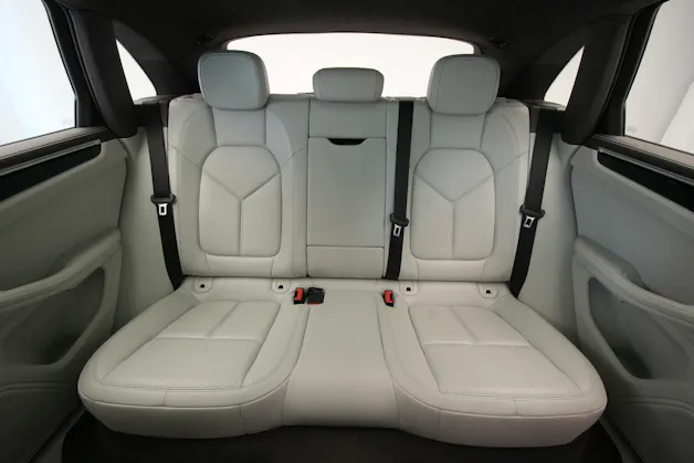 PORSCHE Macan Turbo PDK *CH-Fahrzeug* *Chrono*