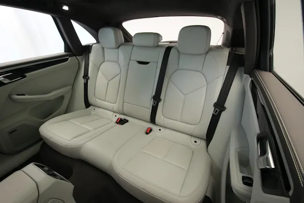 PORSCHE Macan Turbo PDK *CH-Fahrzeug* *Chrono*