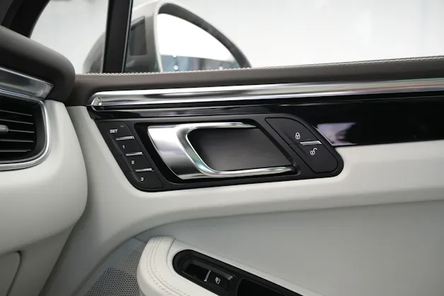PORSCHE Macan Turbo PDK *CH-Fahrzeug* *Chrono*