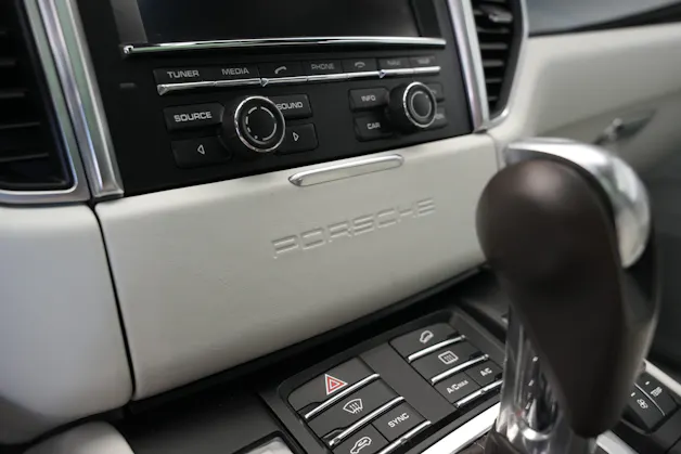 PORSCHE Macan Turbo PDK *CH-Fahrzeug* *Chrono*