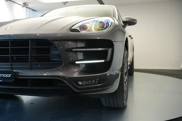 PORSCHE Macan Turbo PDK *CH-Fahrzeug* *Chrono*