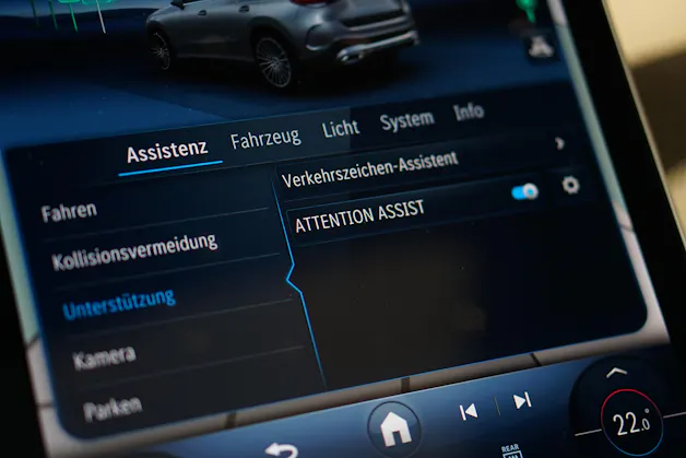 MERCEDES-BENZ GLC 200 4Matic 9G-Tronic AMG Line *AHK* *Panorama* *Assistenzpaket*