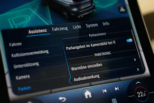 MERCEDES-BENZ GLC 200 4Matic 9G-Tronic AMG Line *AHK* *Panorama* *Assistenzpaket*